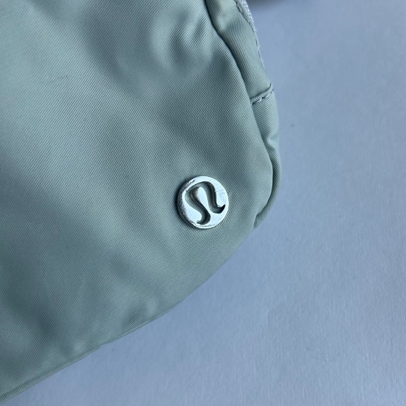 Lululemon Olive Green Nylon belt Bag One Size - Picture 9 of 10